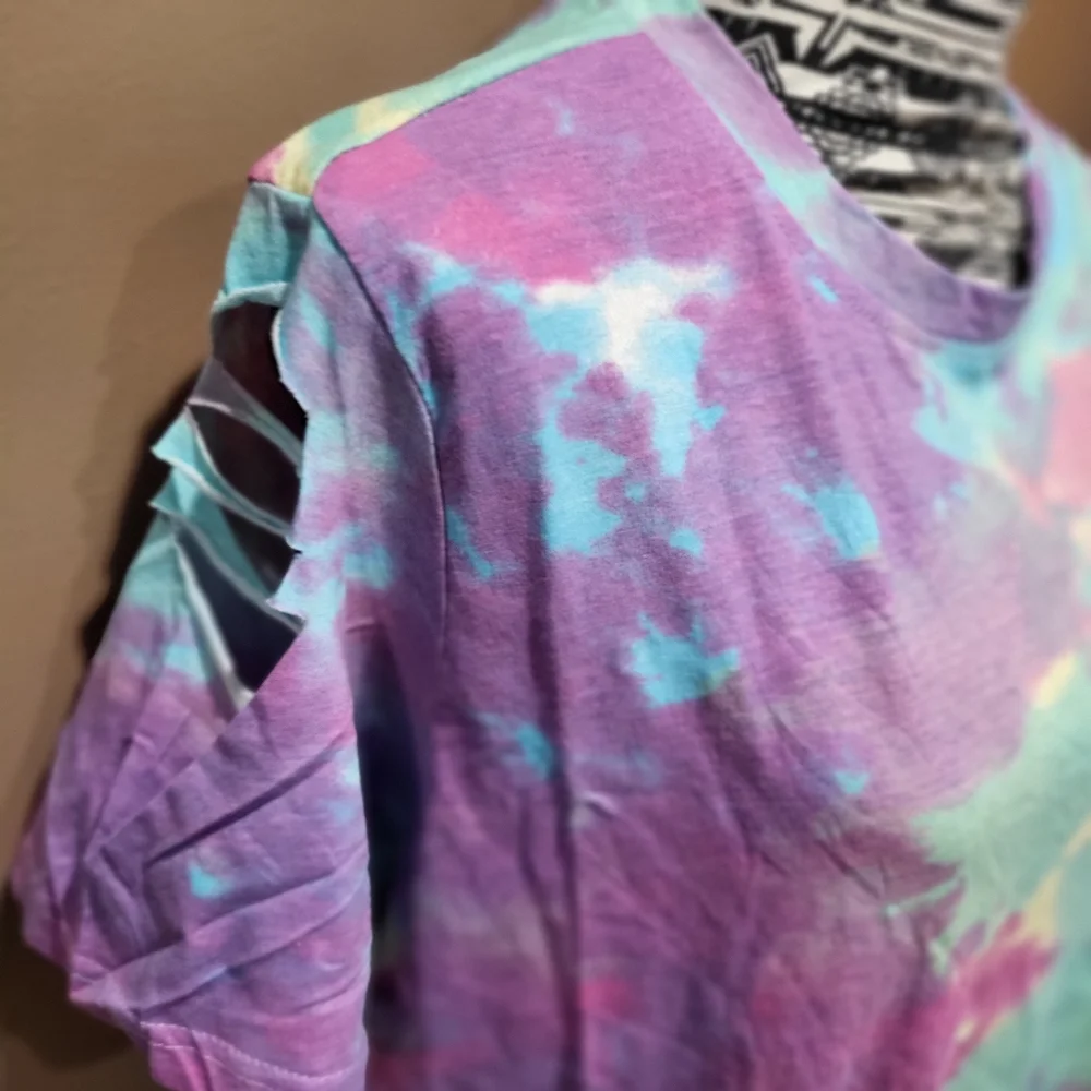 Tie dye tshirt dress with cutout shoulders and thigh sz 2X - Picture 5 of 6